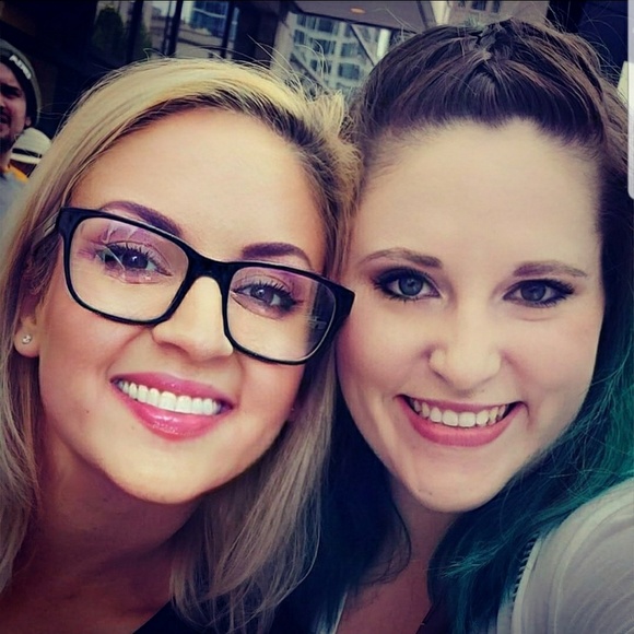 Meet your Posher! - Picture 2 of 5